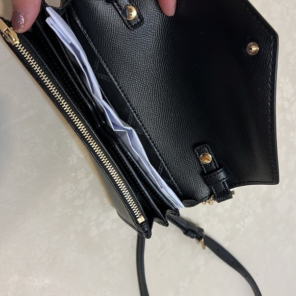 Michael Kors envelope crossbody bag.  Black - Picture 5 of 8